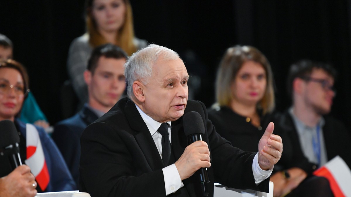 Jarosław Kaczyński nadal w szpitalu. "Ciężko zniósł zabieg"