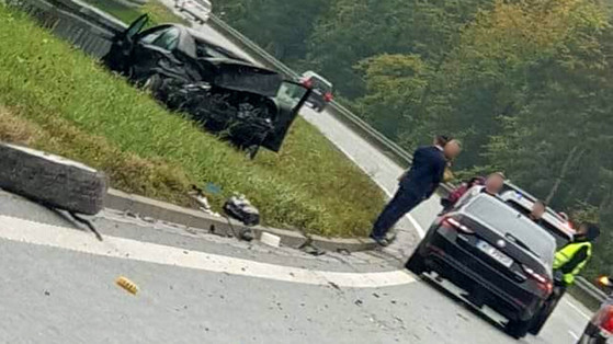 Wypadek na S7. Auta Służby Ochrony Państwa były tuż za samochodem, który wypadł z jezdni