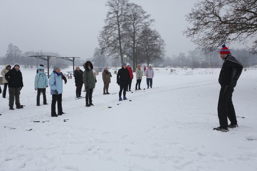 90-latka obchodziła urodziny na zajęciach nordic walking