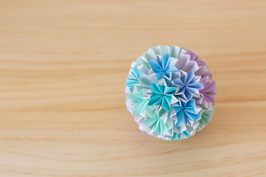 Kusudama, czyli ozdobna kula z papieru - mimimi3/stock.adobe.com