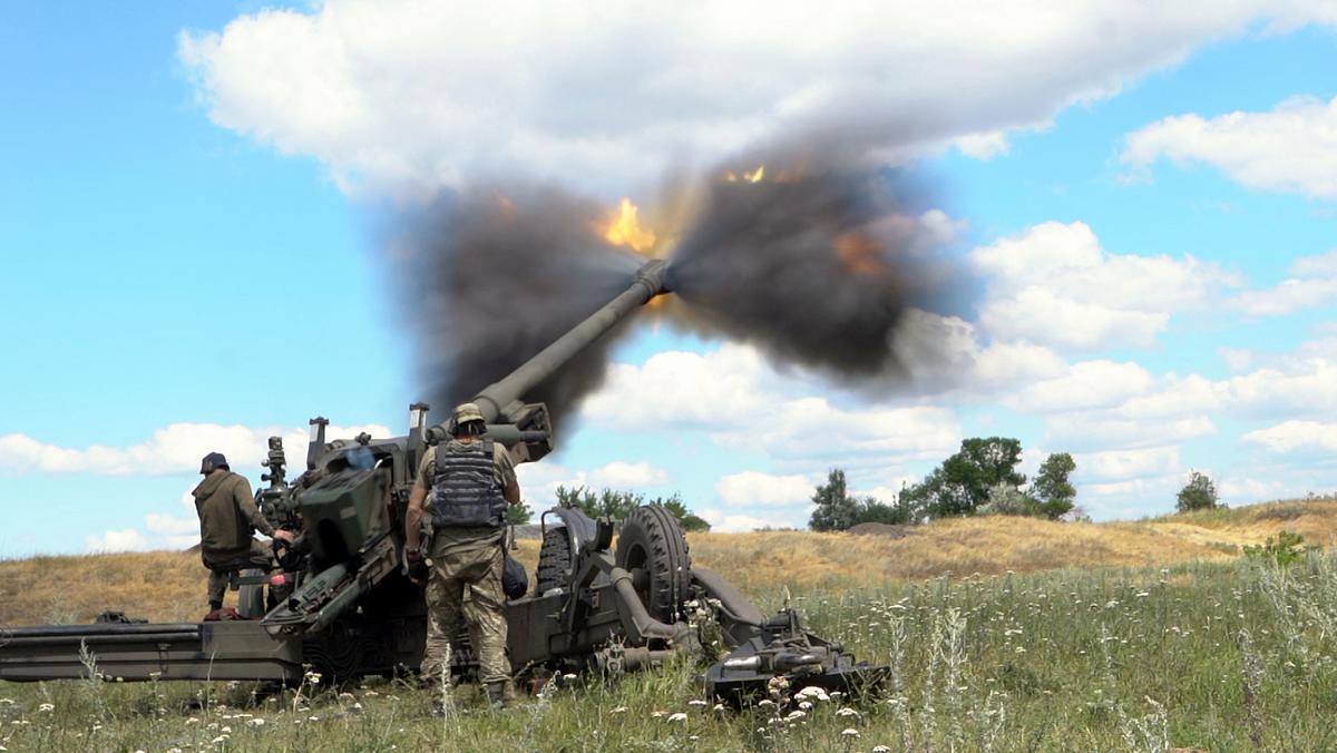 Ukraińscy żołnierze ostrzeliwują pozycje Rosjan