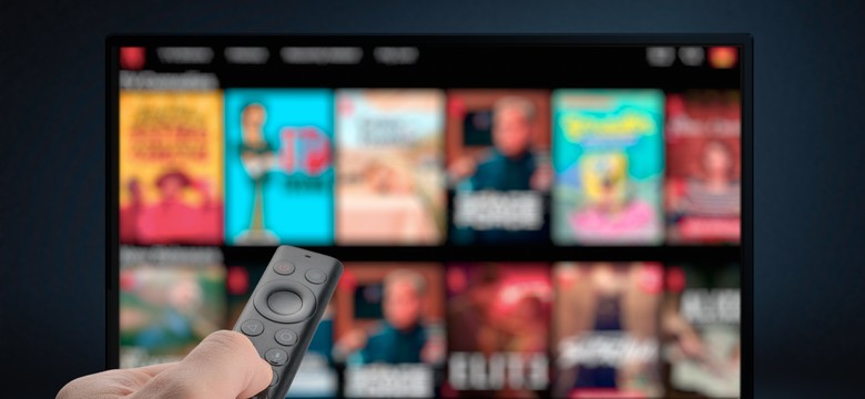 Polacy przestają oglądać telewizję. Kto na tym zyskuje?