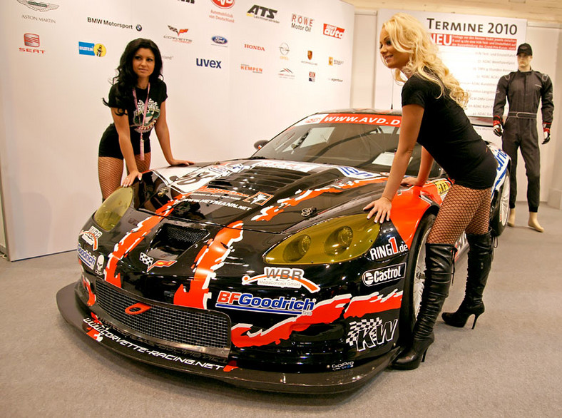 Essen Motor Show 2009: babes w niemieckim stylu (fotogaleria)