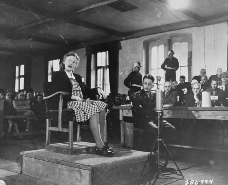 Ilse Koch na zdjęciu wykonanym podczas jej procesu w 1947 r.