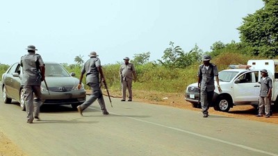 Customs clash with smugglers in Iseyin (Guardian)