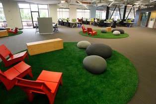 Szałownie do odstrzału. Biuro jak plac zabaw to „pogwałcenie dobrych praktyk projektowania”