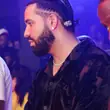 Drake bez zapowiedzi wydał kolejny album. W nowym klipie bierze ślub z 23 modelkami