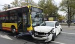 Autobus miażdżył osobówki we Wrocławiu! Są ranni!