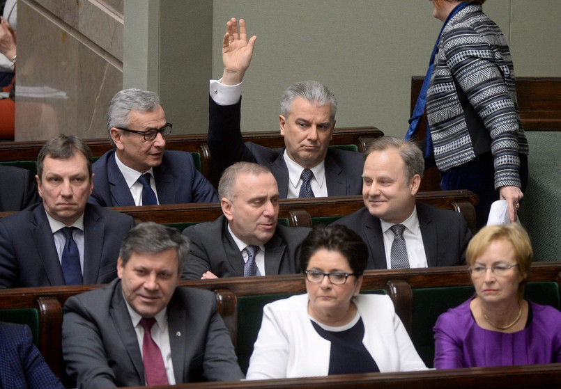 Ławy rządowe podczas głosowania w Sejmie
