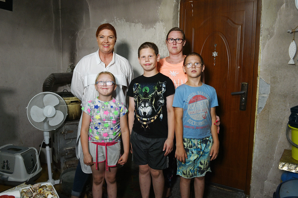 Rodzina po ciężkim zatruciu tlenkiem węgla otrzymała szansę na życie w lepszych warunkach