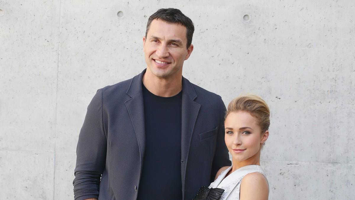 Władimir Kliczko, mistrz świata trzech organizacji oraz superczempion WBA, kilka miesięcy temu wrócił do swojej byłej ukochanej - Hayden Panettiere. Para właśnie spędza romantyczne chwile we włoskiej Weronie i widać, że świetnie się bawi...