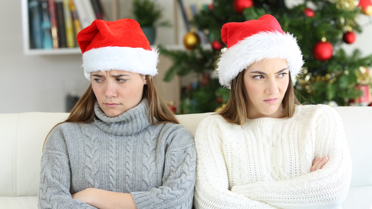 Rodinné stretnutia môžu počas Vianoc emocionálne ublížiť.