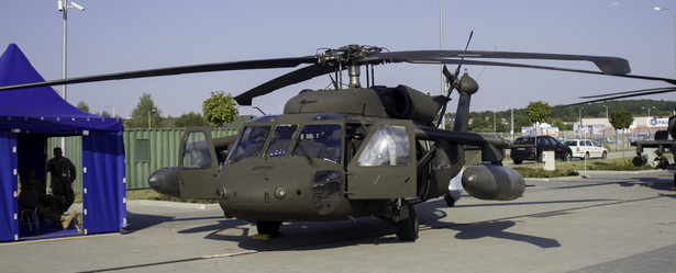 Średni wielozadaniowy amerykański śmigłowiec transportowy i wsparcia piechoty UH-60 Black Hawk zbudowany przez Sikorsky Aircraft Corporation zaprezentowany podczas XXIII Międzynarodowego Salonu Przemysłu Obronnego w Kielcach. (zuz) PAP/Michał Walczak