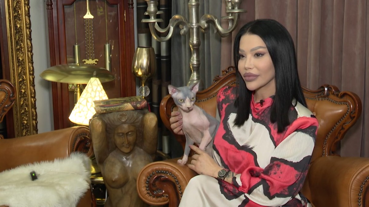 Žana Omnija u svom stanu