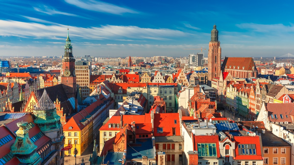 Spacery po nieznanych częściach miasta, sekretne pokazy filmowe, wystawy, czy warsztaty fotograficzne to niektóre z wydarzeń akcji "Sąsiadujemy" służącej budowaniu relacji mieszkańców czterech wrocławskich osiedli. Program realizowany będzie od maja do września.