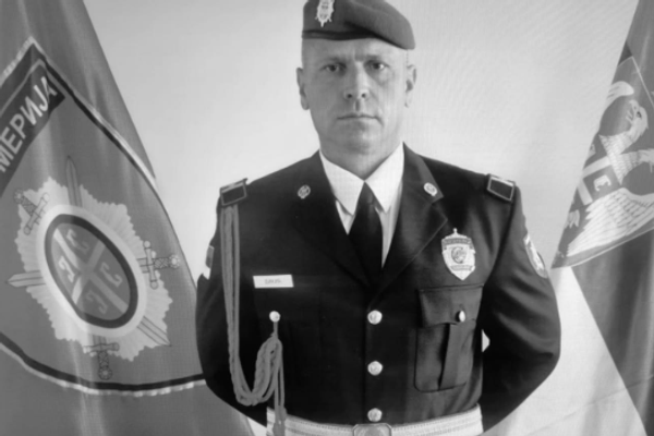 Odnošenje forda koji je udario devojku u Ruzveltovoj