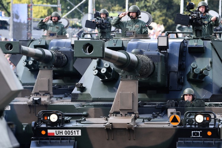 Wielka Defilada Niepodległości na Wislostradzie - przejazd pojazdów wojskowych.