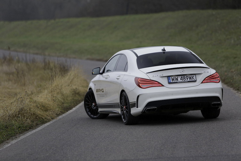 Mercedes CLA 45 AMG twardy zawodnik Test Opinie