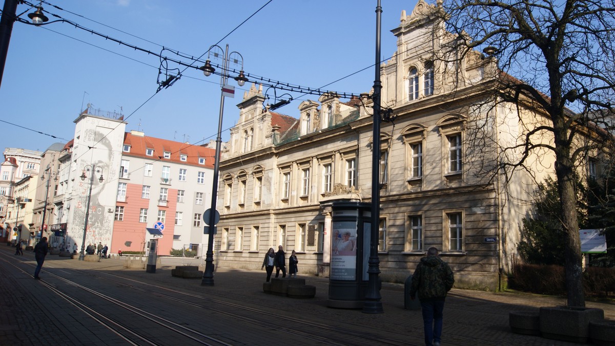 Robotnicy zakończyli podstawowe prace remontowe związane z rozbudową budynku Muzeum Okręgowego przy ul. Gdańskiej 4 w centrum Bydgoszczy. Wkrótce ruszy budowa nowej części obiektu, która będzie prawie tak duża, jak ta stojąca obecnie.