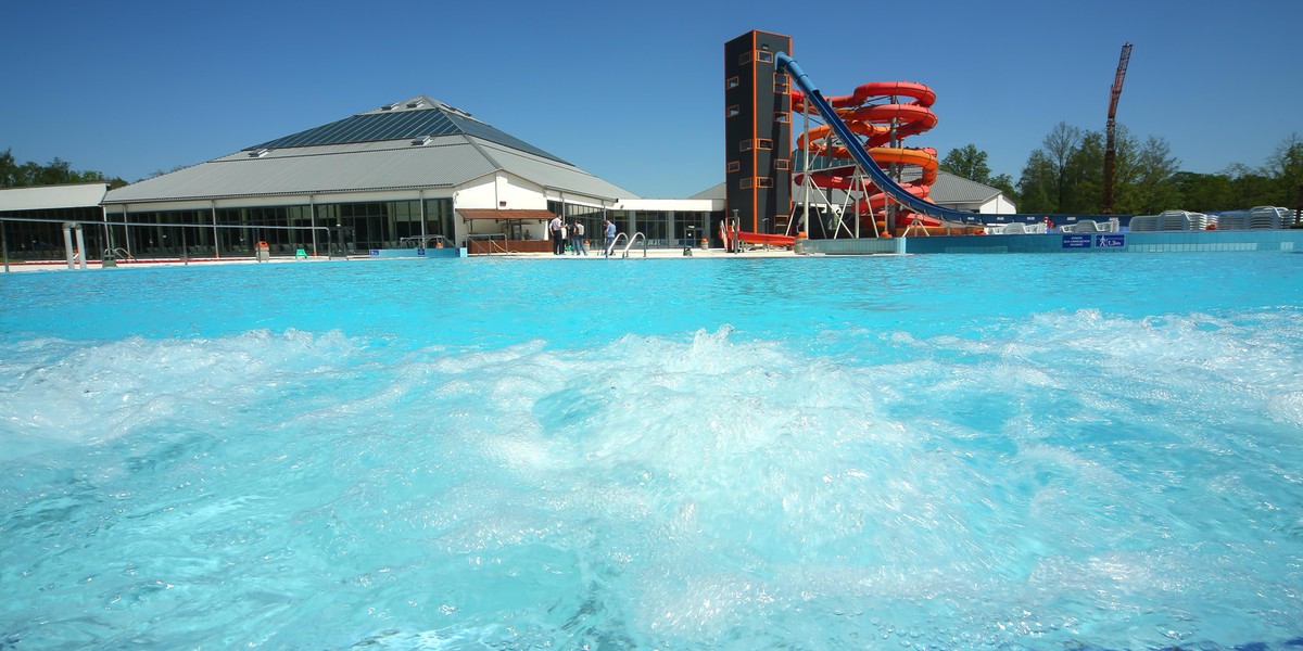 Aquapark Fala w Łodzi otworzył baseny zewnętrzne.