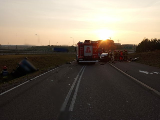 Pod Olsztynem kierowca citroëna zderzył się ze skodą. Nie żyje 44-letni mężczyzna [ZDJĘCIA]