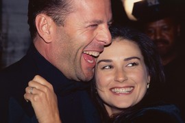 Ćerke Brusa Vilisa i Demi Mur em nisu nasledile JEDNO LEPO KRVNO ZRNCE od roditelja, em je najstarija bez stida otkrila PORODIČNU TAJNU koju nismo morali da znamo