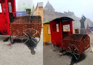 Zapaljena novogodišnja dekoracija u Novom Sadu