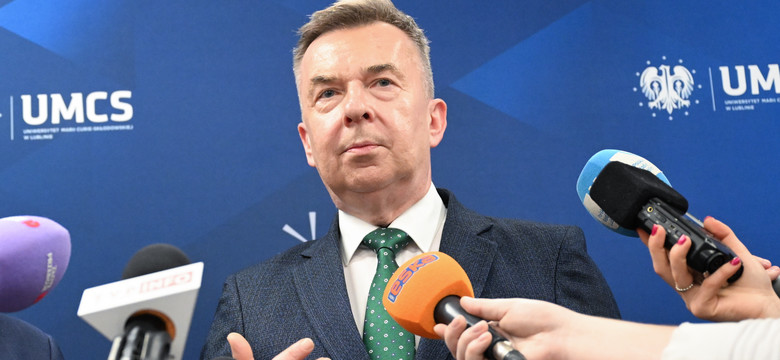 Afera z dyplomami. Minister wstrzymuje 18 mln zł. "Bezprecedensowa sytuacja"