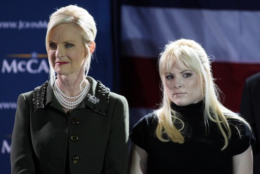 US-ELECTION-MCCAIN WIFE AND DAUGHTER