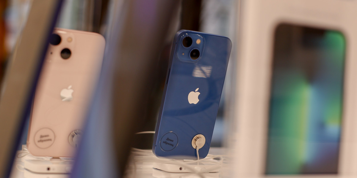 Rosyjscy ministrowie otrzymali zakaz korzystania z telefonów Apple.
