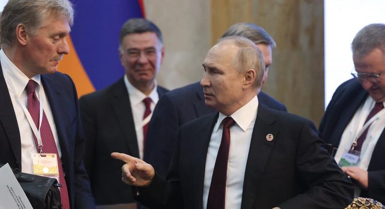 Russian President Vladimir Putin (center) and press secretary Dmitry Pekov (l) at the Eurasian Economic Summit in Bishkek, Kyrgyzstan, on November 9, 2022.Contributor/Getty Images