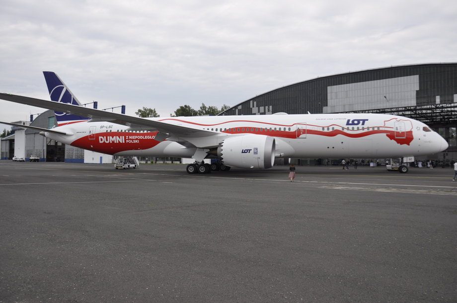 Boeing 787-9 Dreamliner to jeden z dwóch samolotów we flocie PLL LOT w biało-czerwonych barwach