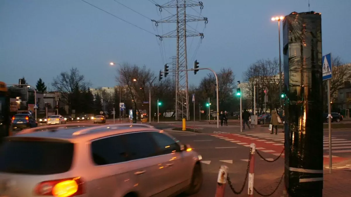 Zaklejony fotoradar na ulicy Ostrobramskiej w Warszawie