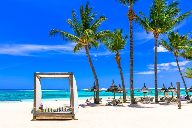 <strong>8. Mauritius</strong>
<br><br>
Na Mauritiusie możecie nakarmić gigantyczne żółwie, spróbować wyśmienitych herbat oraz lokalnego rumu. Wszyscy zakochacie się jednak pięknych plażach i lazurowej wodzie.