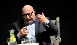 93-letni Jerzy Hoffman jest w świetnej formie. Nowe zdjęcie reżysera "Potopu" [FOTO]