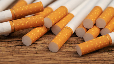 Śląska KAS znalazła w bagażu mężczyzny 36 tys. sztuk nielegalnych papierosów