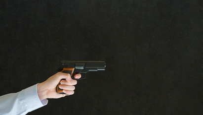 Születésnapi mészárlás: hat embert agyonlőtt, majd maga ellen fordította fegyverét a lövöldöző