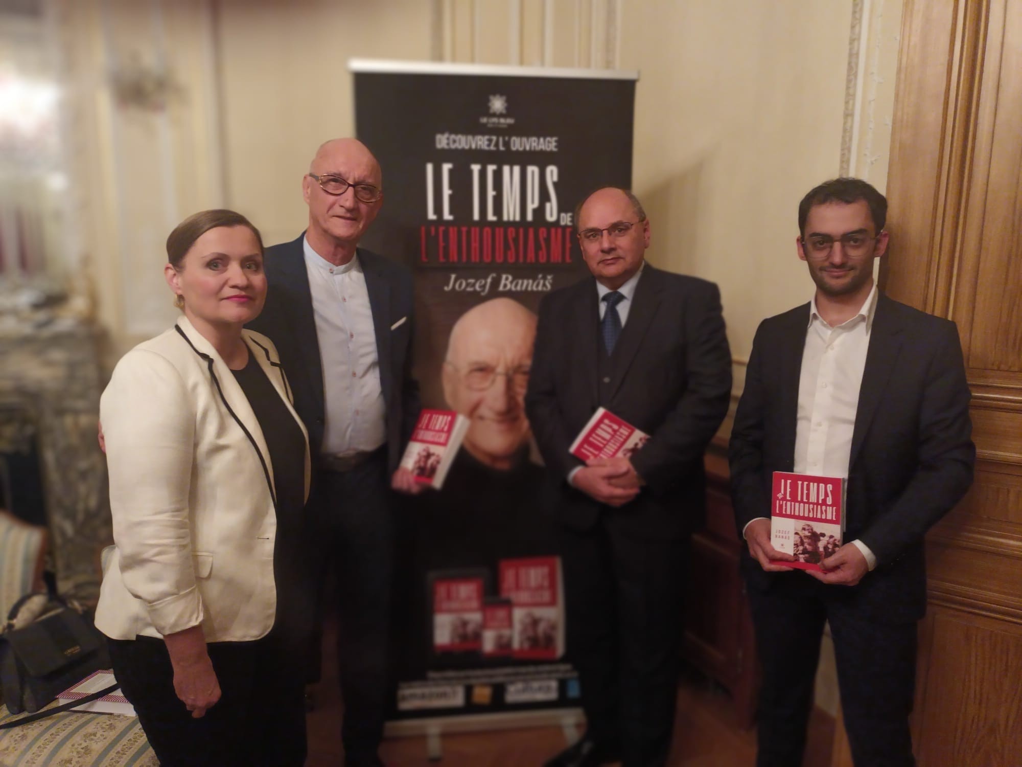V Paríži uviedli do života Banášovu Zónu nadšenia vo francúzštine.
