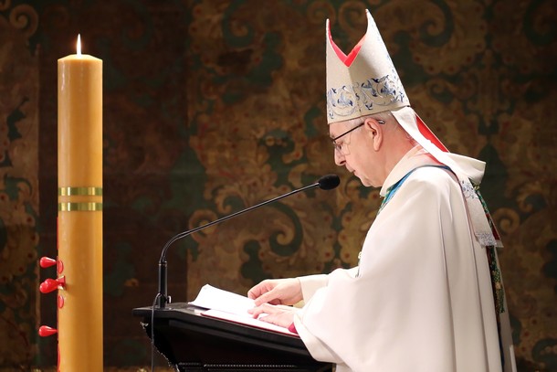 Zawierzenie Polski Najświętszemu Sercu Pana Jezusa i Matce Bożej Królowej Polski.