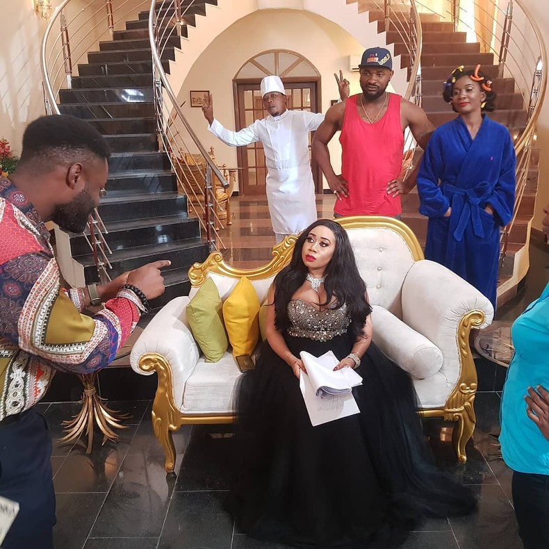 Moyo Lawal on the set of 'It's a crazy world'
