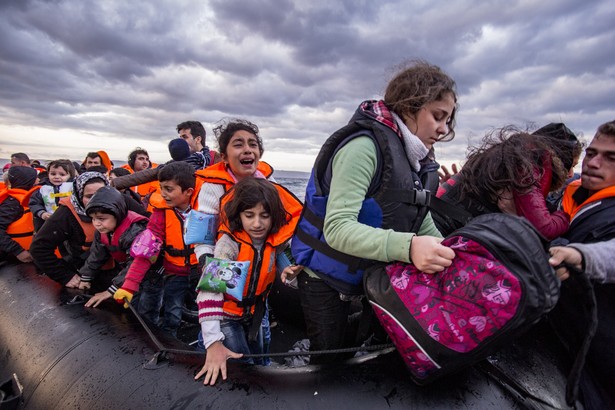 Syryjscy imigranci przybywają na grecką wyspę Lesbos / Nicolas Economou / Shutterstock.com