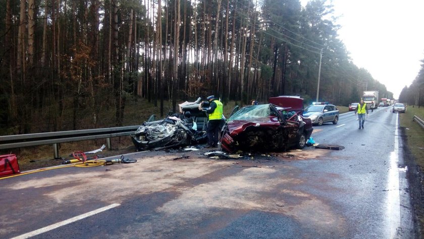 Tragedia pod Złotowem. Dwie osoby nie żyją, cztery ranne, w tym dzieci