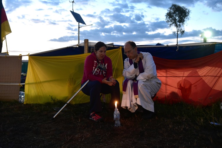 ŚDM: Noc na terenie Campusu Misericordiae w Brzegach