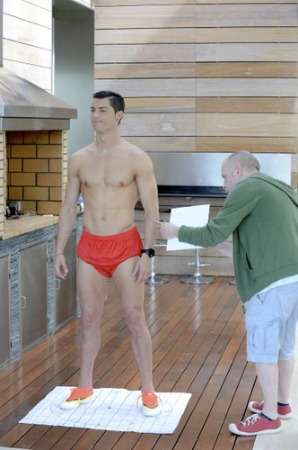 Tak nago wygląda Cristiano Ronaldo... odlany z wosku