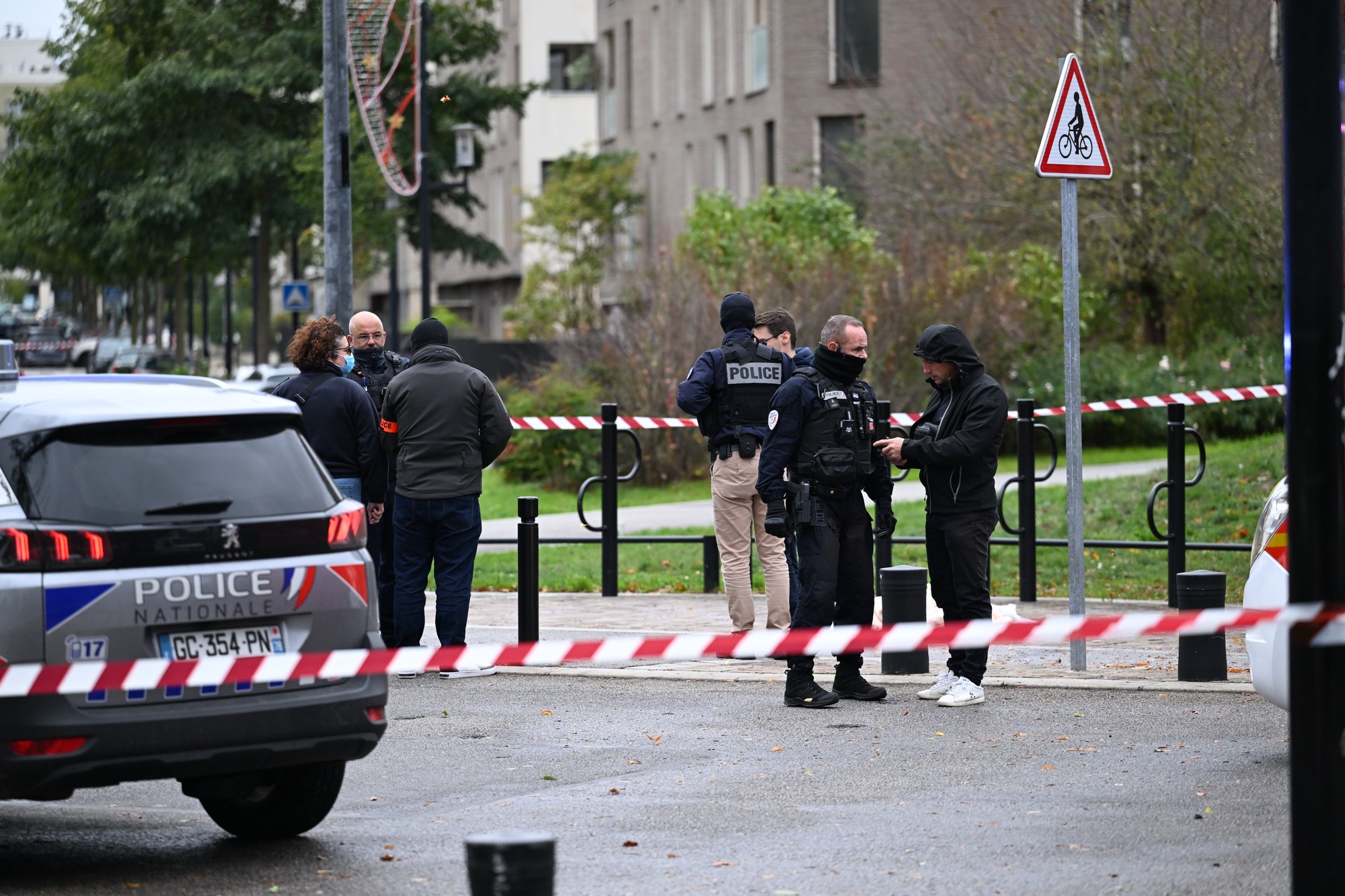Streľba pri Paríži bola aktom terorizmu.