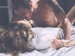 Wakacyjny seks po polsku - ekspertka mówi, jak jest