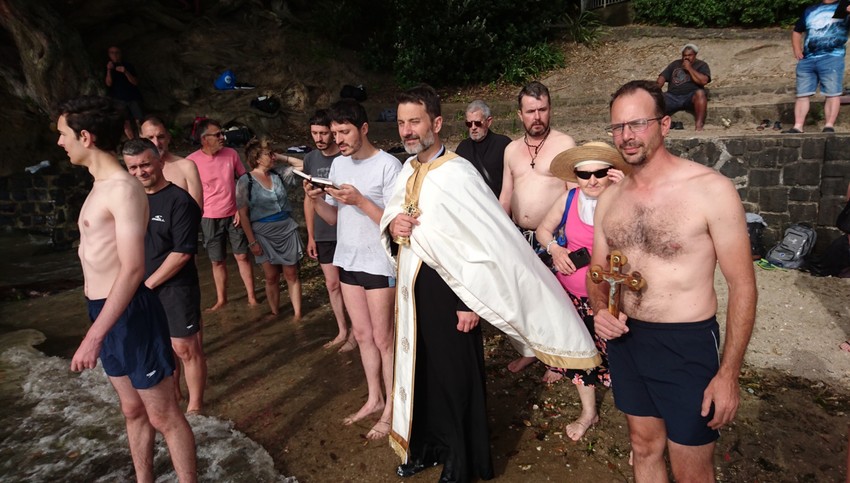 Srbi na Novom Zelandu plivali za Časni krst