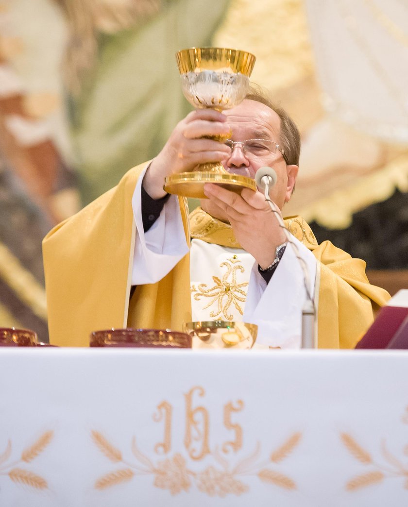 Ile złotej biżuterii dostał Rydzyk? Ujawnia szczegóły zbiórki