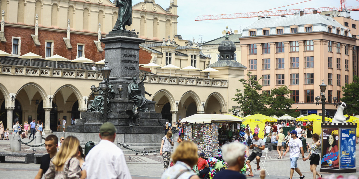 W czerwcu liczba wszystkich turystów w Polsce spadła o 62,7 proc. rdr, a zagranicznych spadła o 85,9 proc. - podał w poniedziałek GUS.