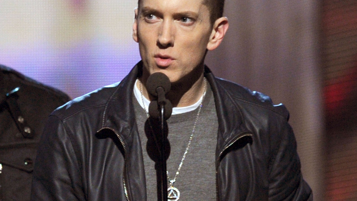 Eminem dołączył do Lil Wayne'a podczas jego trasy po Fidżi, Australii i RPA.